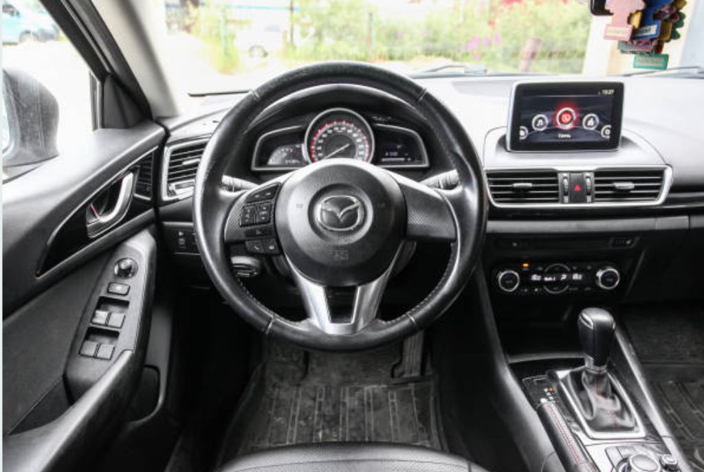 Mazda 3 - Interiores y tablero