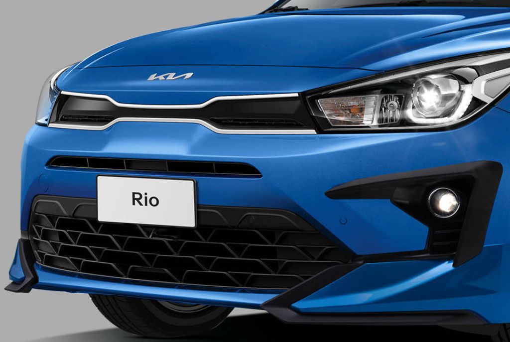 Parrilla y faros delanteros del Rio Hatchback mod. 2023 - Azul
