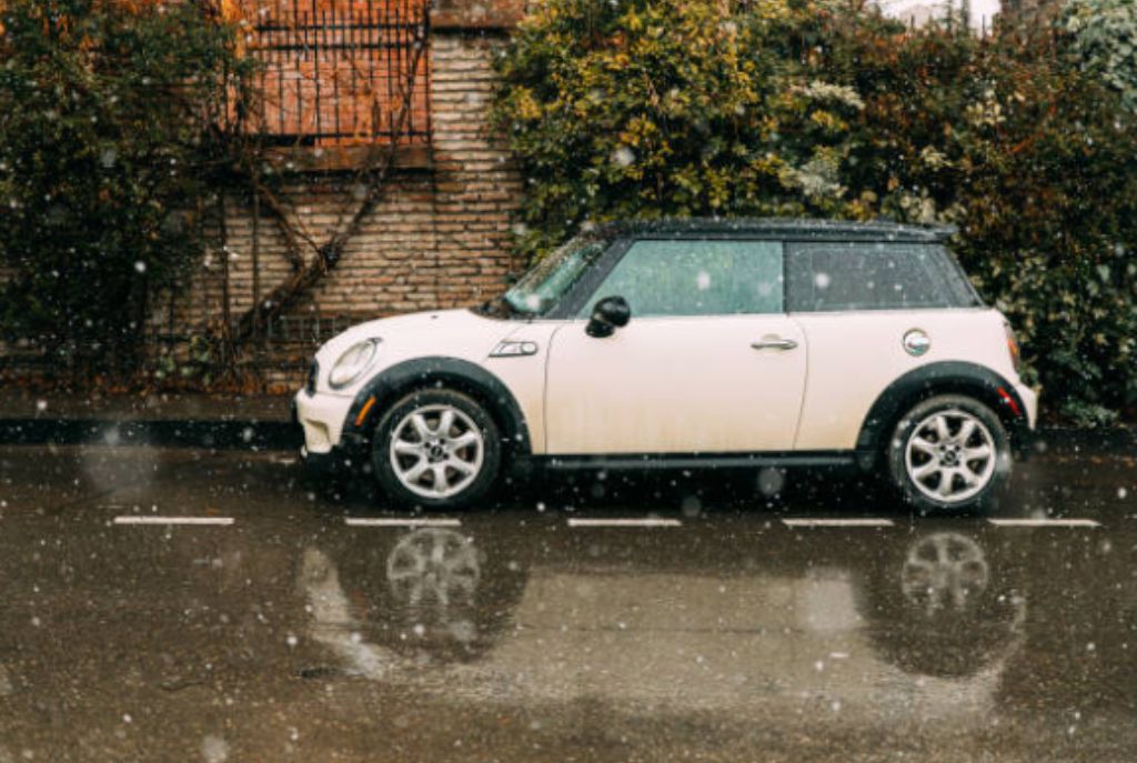 Mini Hatch - En la lluvia