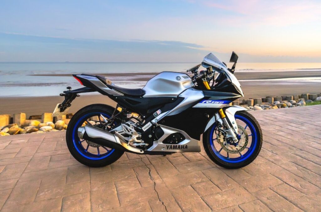 Yamaha R15