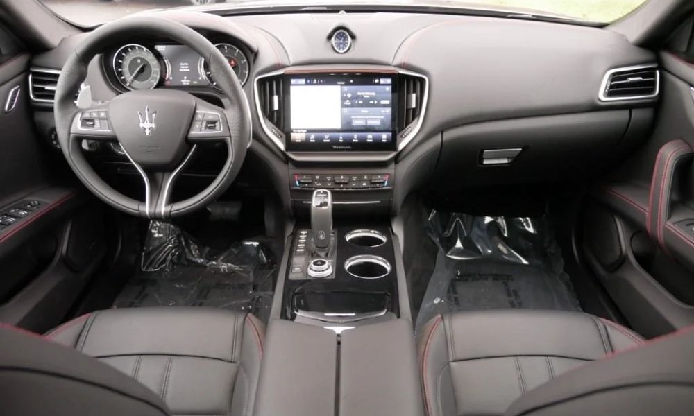 Ghibli Modena Ultima interior