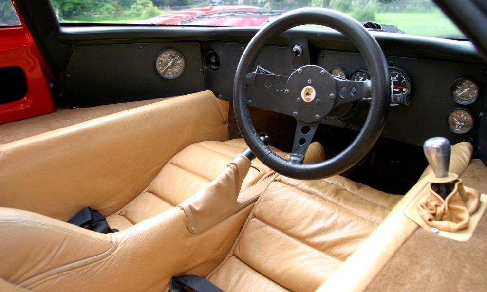 M6GT interior