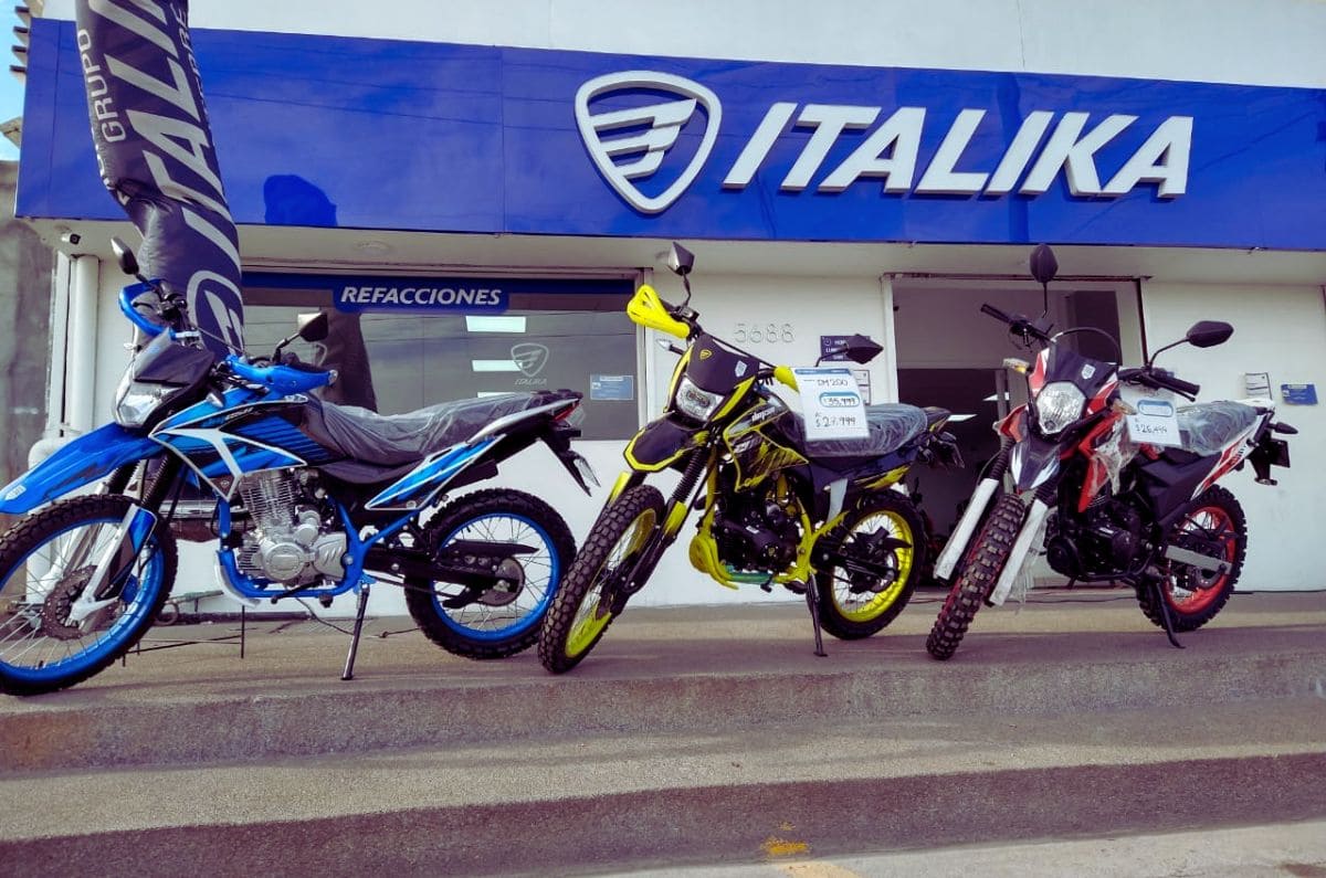 Motos doble propósito Italika: Ideales para zonas urbanas y rurales