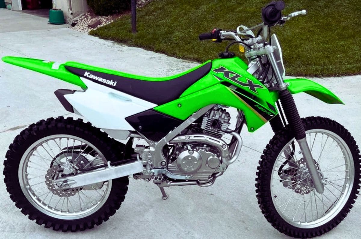 KLX 140R: La moto todoterreno para increíbles aventuras y motocross