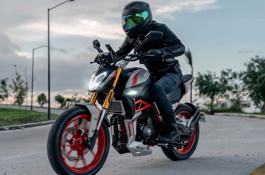 Nitrox 300 T3: Una moto urbana con rendimiento deportivo