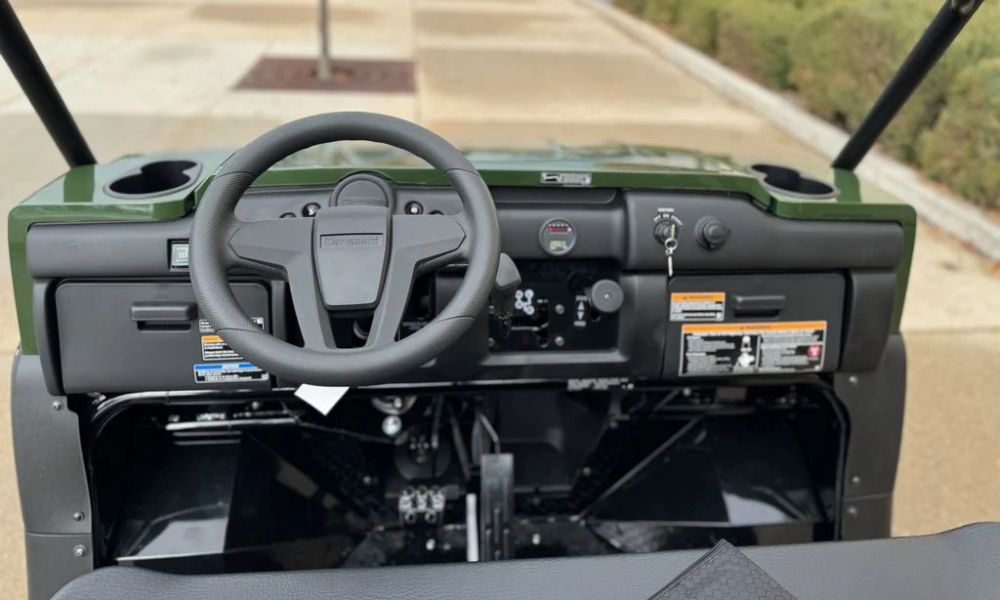 Mule 4010 4x4 interior