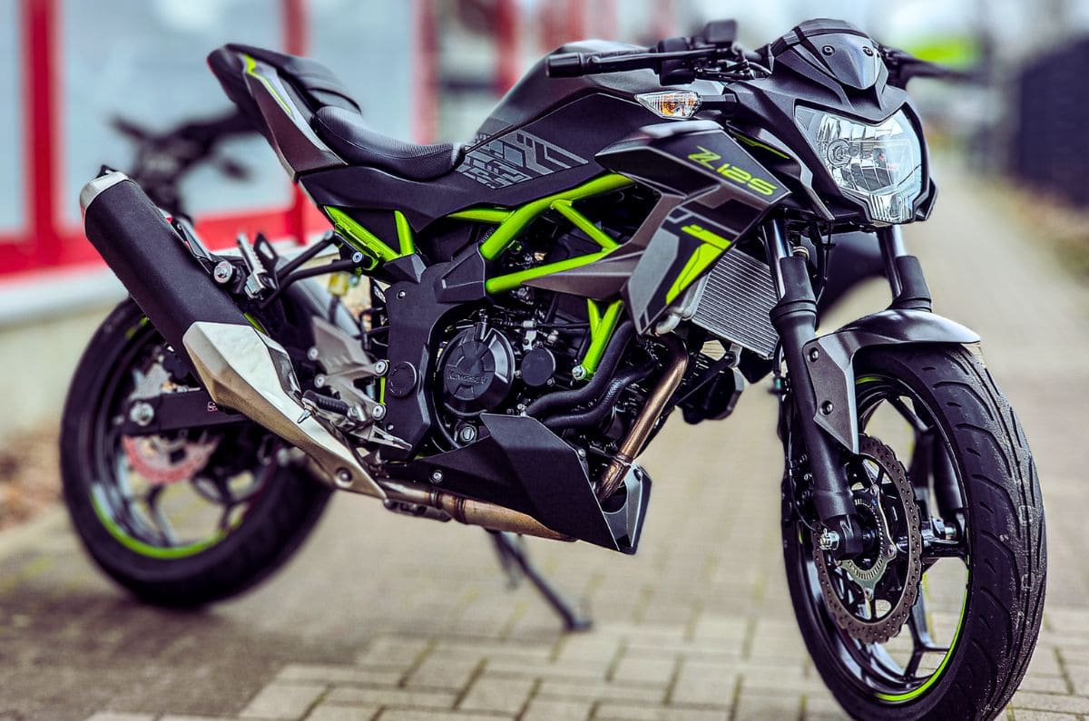 Z125: La supernaked de Kawasaki más pequeña de la familia Z