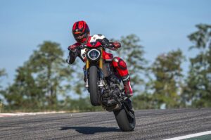 Ducati Monster SP: Mismo estilo con más desempeño deportivo