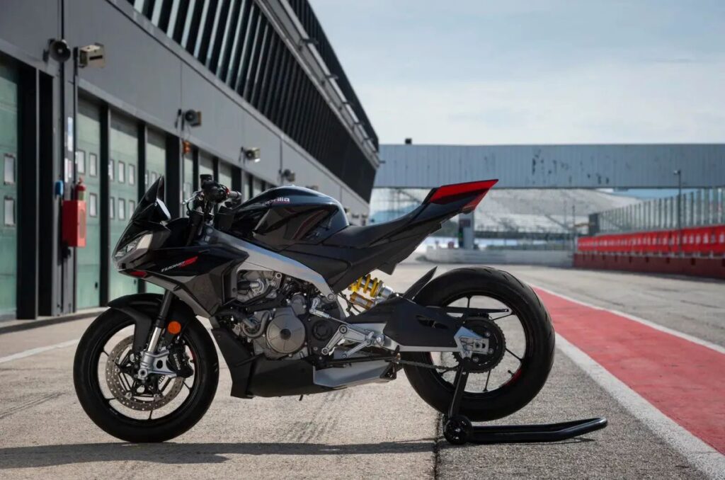 Moto naked Aprilia