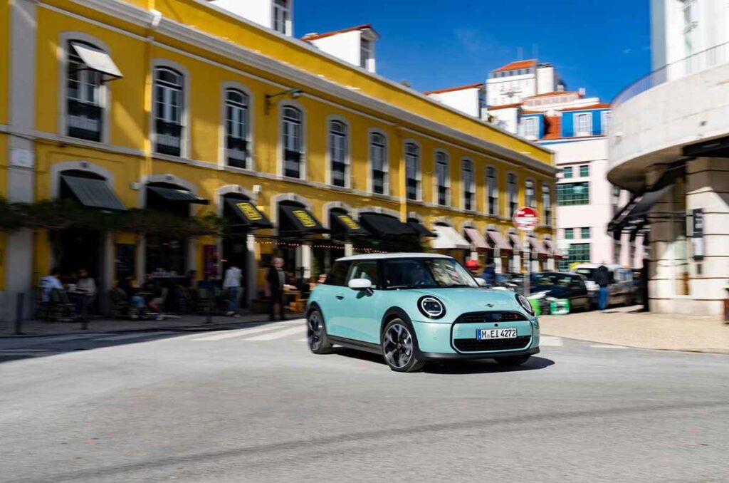 MINI Cooper recibe premio de WWCOTY 0