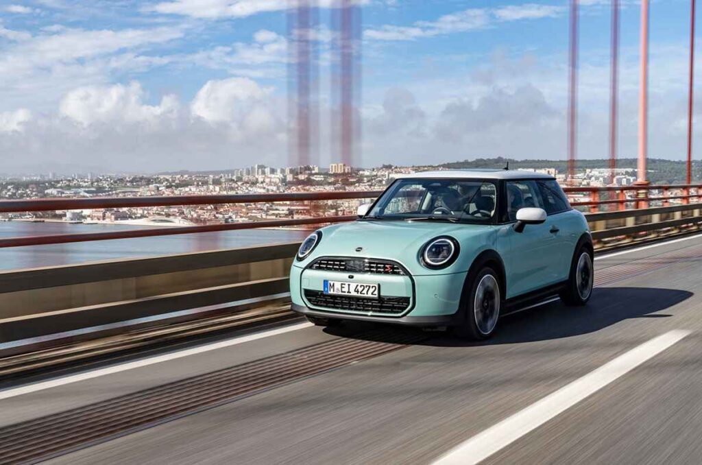 MINI Cooper recibe premio de WWCOTY 1