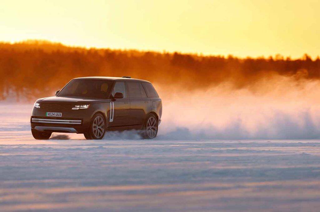 Range Rover imparable sobre el hielo 0