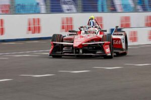 Nissan Fórmula E Team reforza su liderazgo