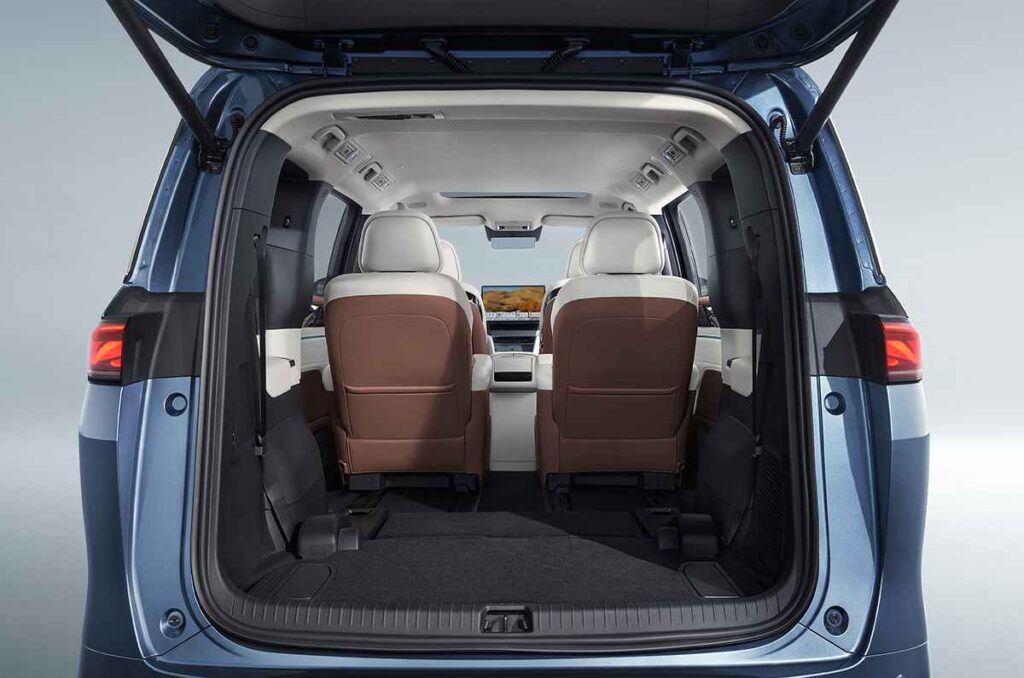 BYD presento su Minivan M9 2
