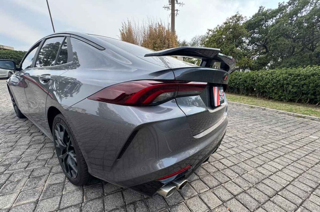 A prueba Dodge Attitude 2025 1