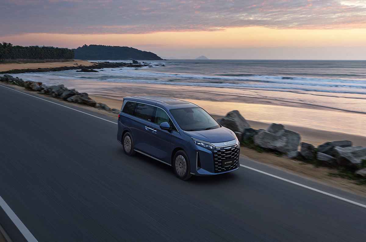 BYD presento su Minivan M9