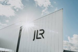 JLR en camino al 100% de electrificación
