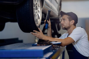 Señales de que tu auto necesita alineación
