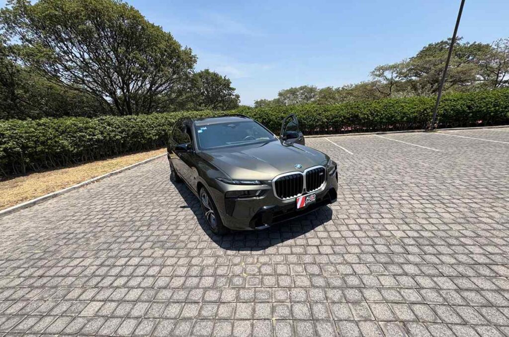 BMW X7 M60i 0