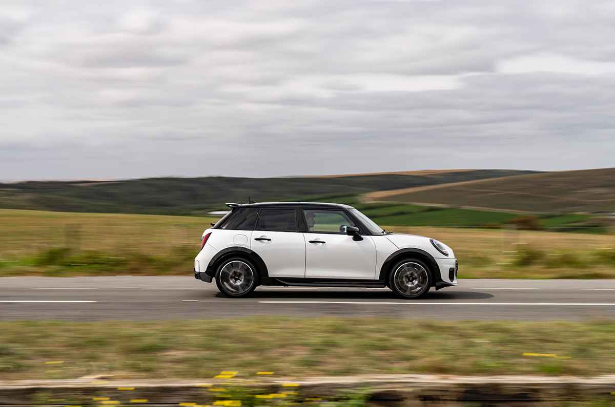 MINI Cooper S 5 puertas en acabado J C W