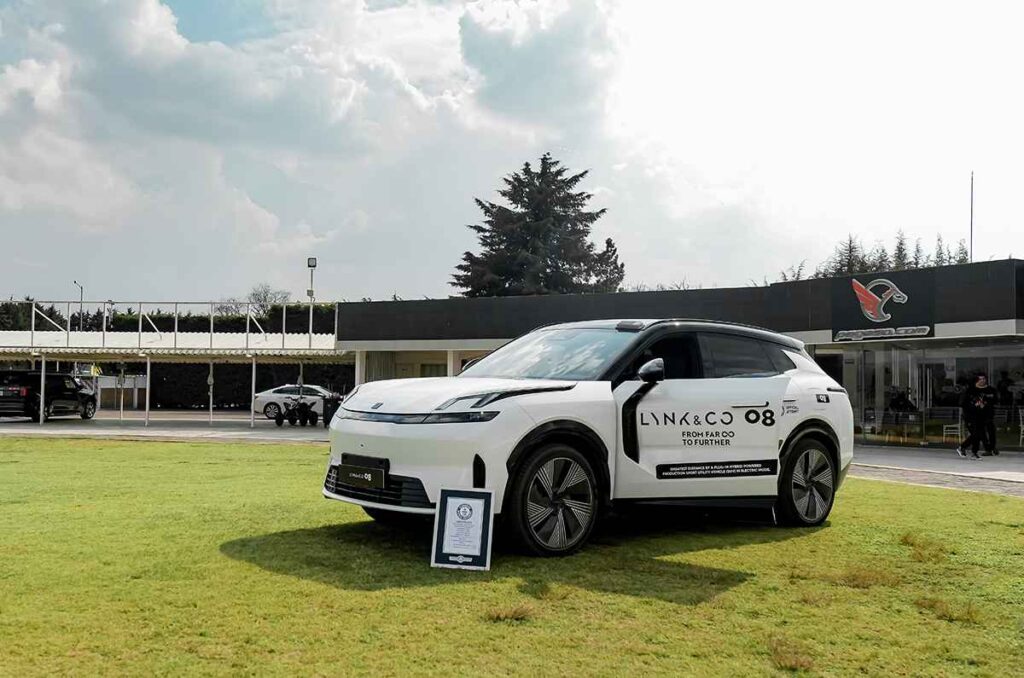 <strong>Lynk & Co 08 establece un Récord Guinness</strong> 0