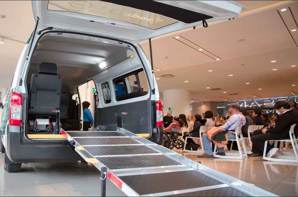 Nissan dona unidad a APAC 0