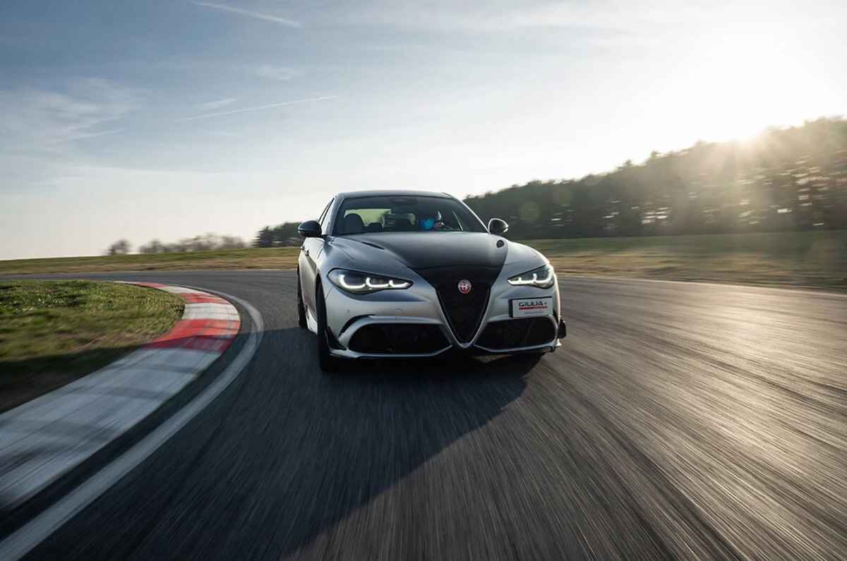 Alfa Romeo Giulia Quadrifoglio Luna Rossa