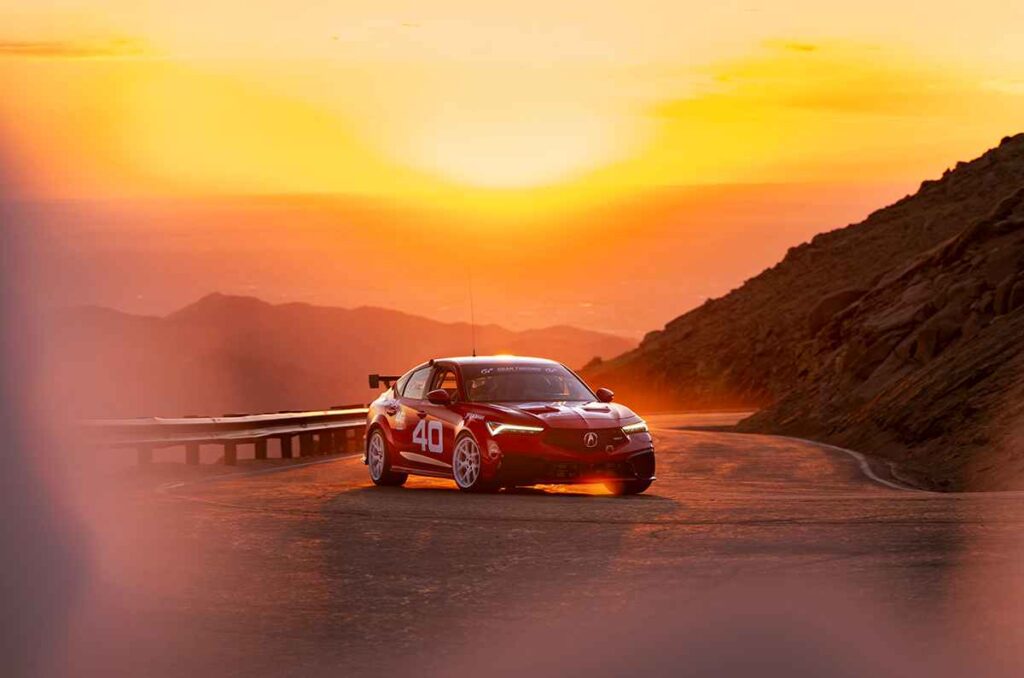 Kaysha Love con Acura en Pikes Peak 0