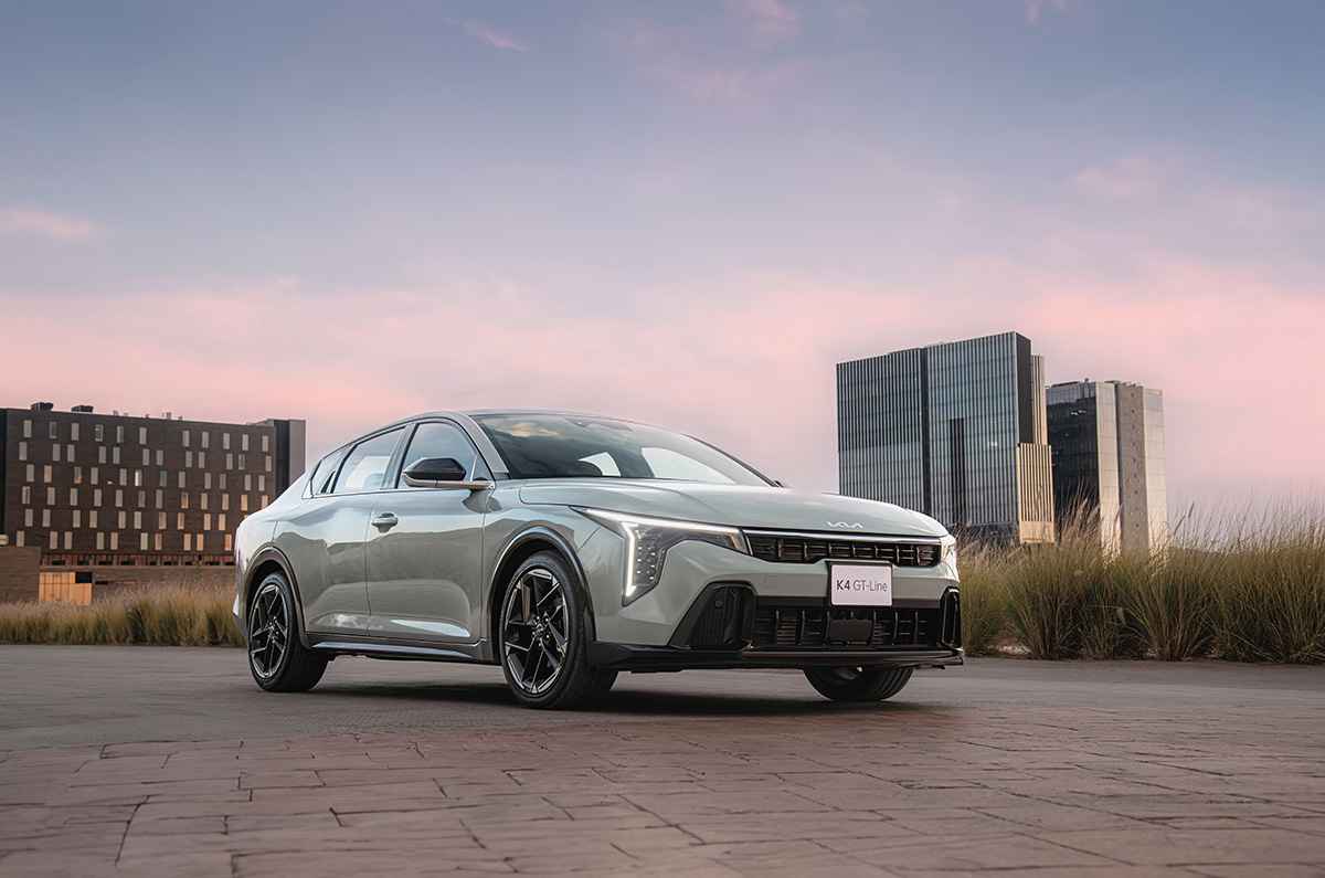 Kia K4 obtiene premio de J.D. Power