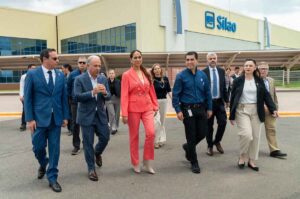 GM inaugura paneles solares en Silao